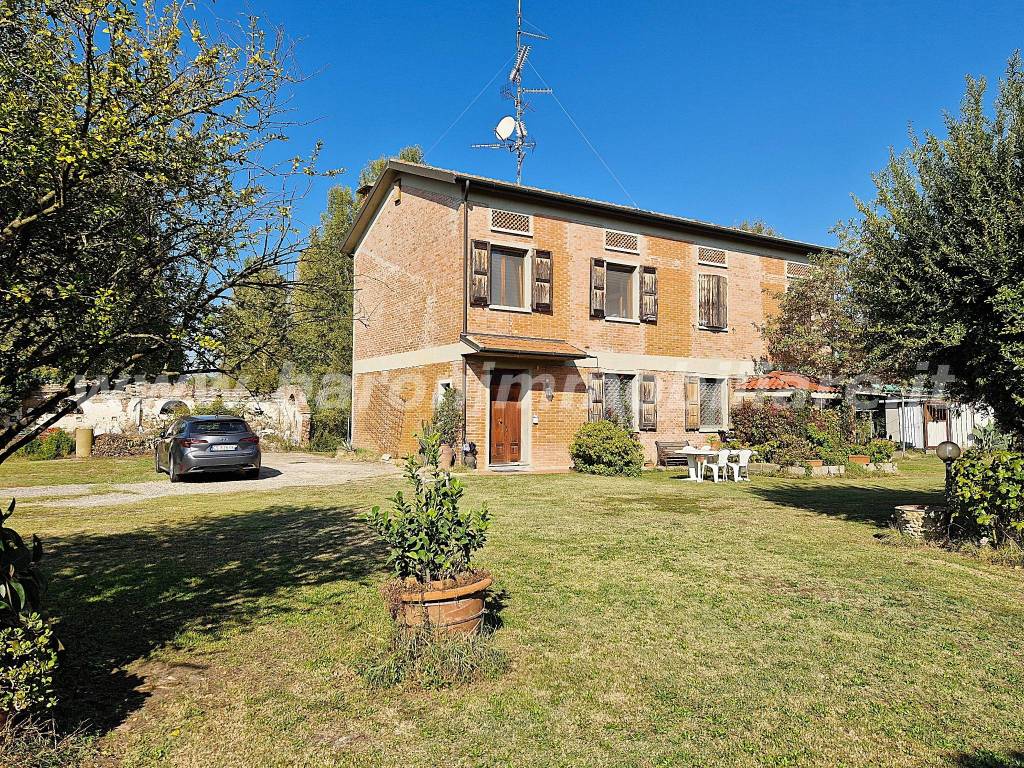 Sale Multi-family villa in via Amedeo Zanini Anzola dell'Emilia. Good ...