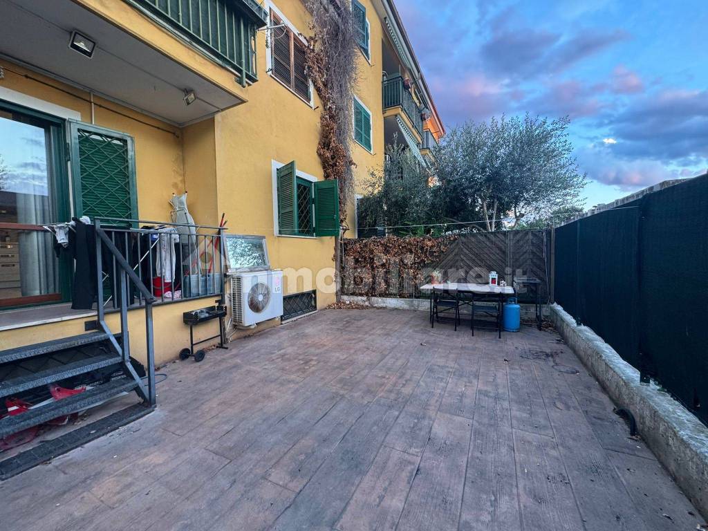 Trilocale via Novaledo, Infernetto, Roma