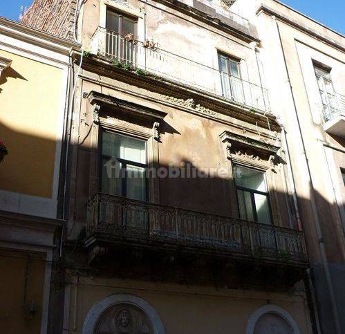 Palazzo - Edificio in vendita a Catania