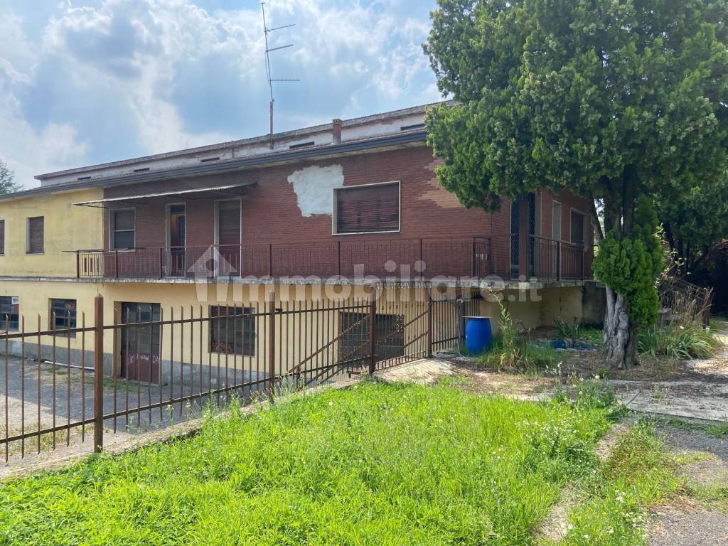 Vendita Villa unifamiliare in Strada Statale Bronese Broni. Da ...