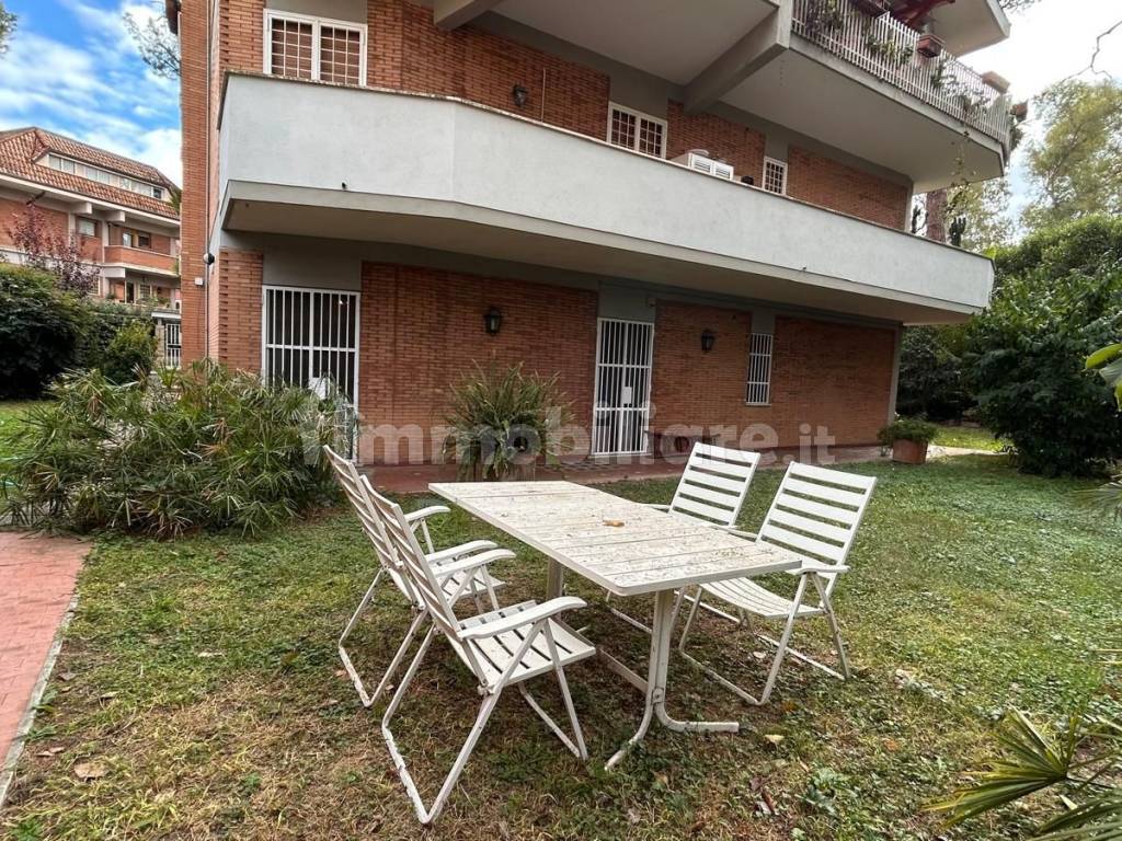 Appartamento via Menofilo, Quarto Miglio, Roma