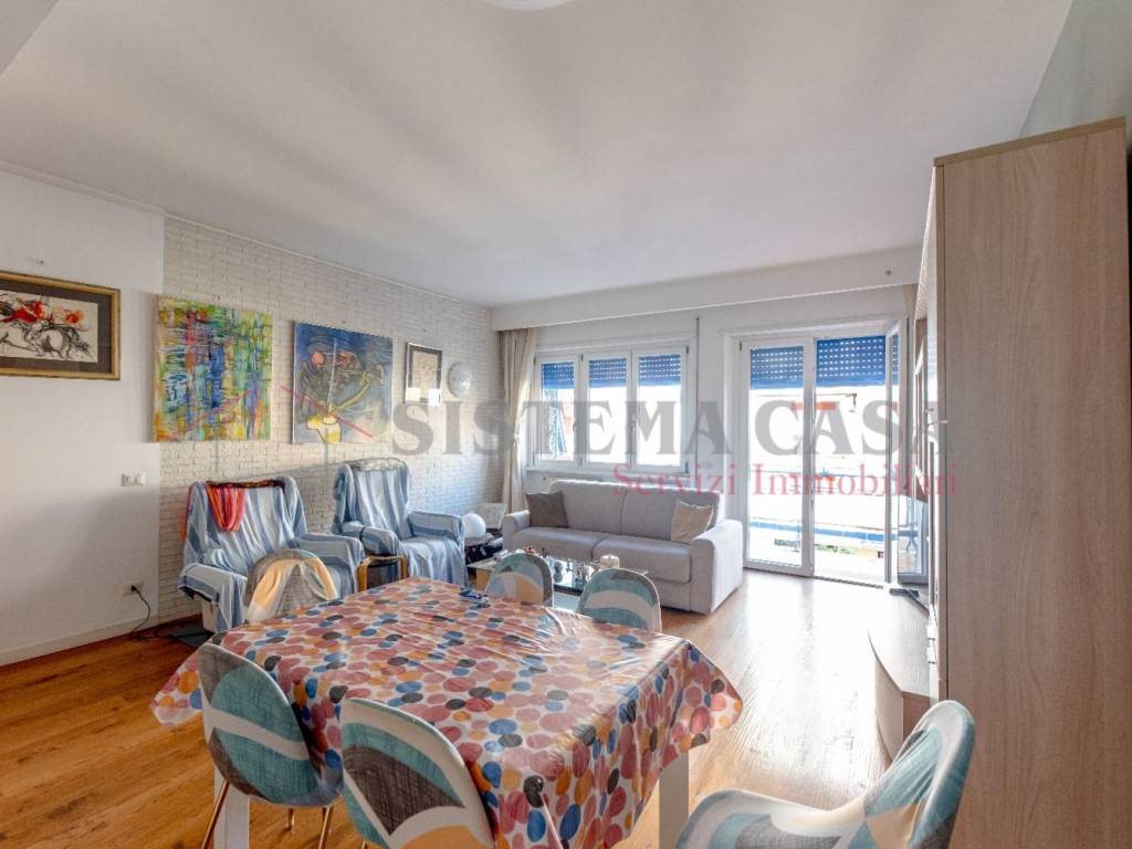 Vendita Appartamento Roma. Quadrilocale in via delle Baleniere. Ottimo ...