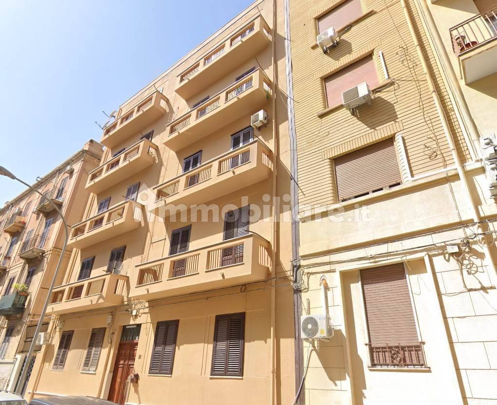 Palazzo - Edificio in vendita a Palermo