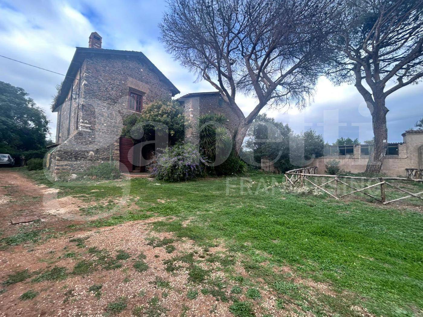 Rustico - Casale in vendita a Roma