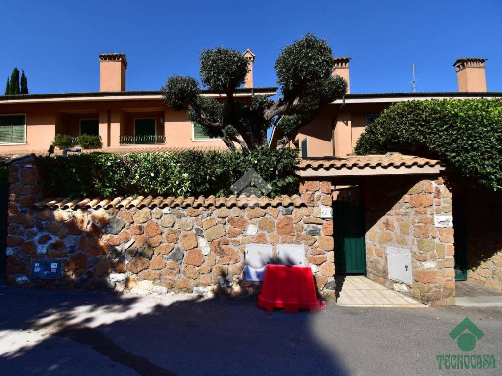 Villa bifamiliare via dei carvilii 60, Quarto Miglio, Roma