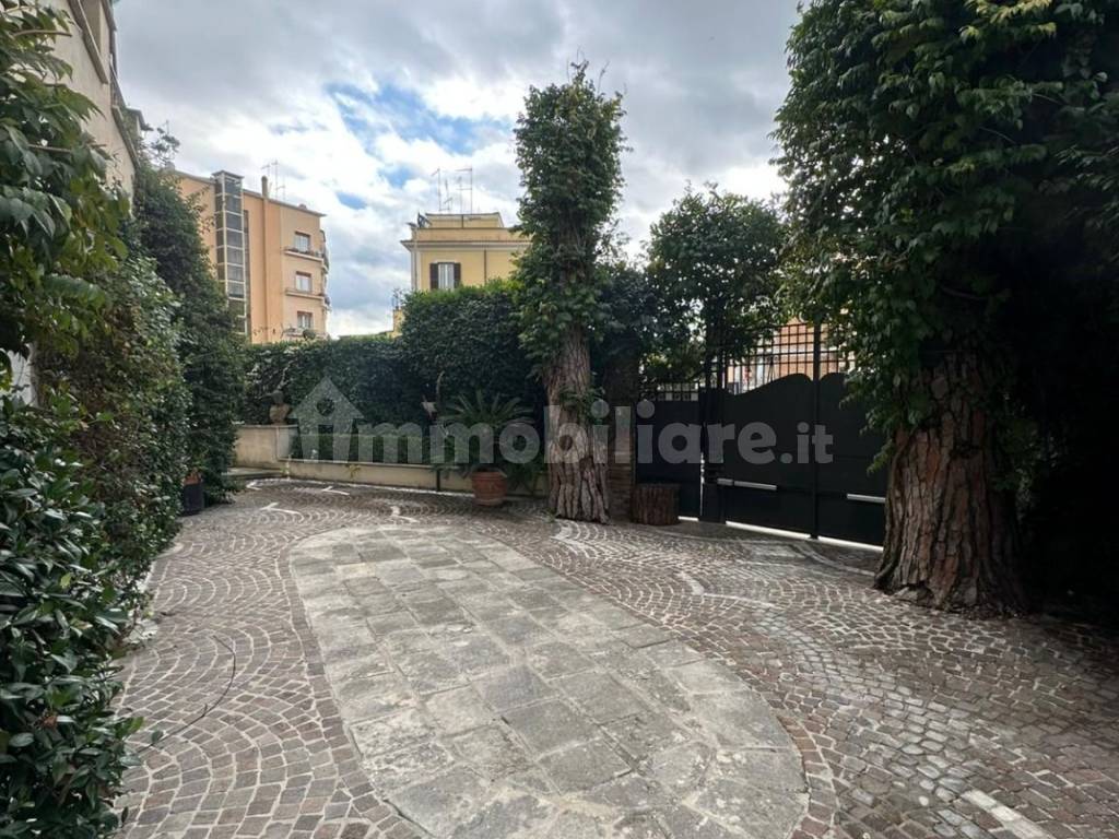 Curated visual reference: Fresh Look at Affitto Appartamento Roma Quadrilocale In Via Francesco Cherubini