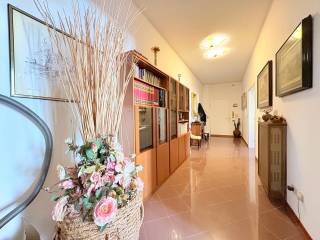 4-room flat via Vittorio Alfieri 4, Bolognina, Bologna