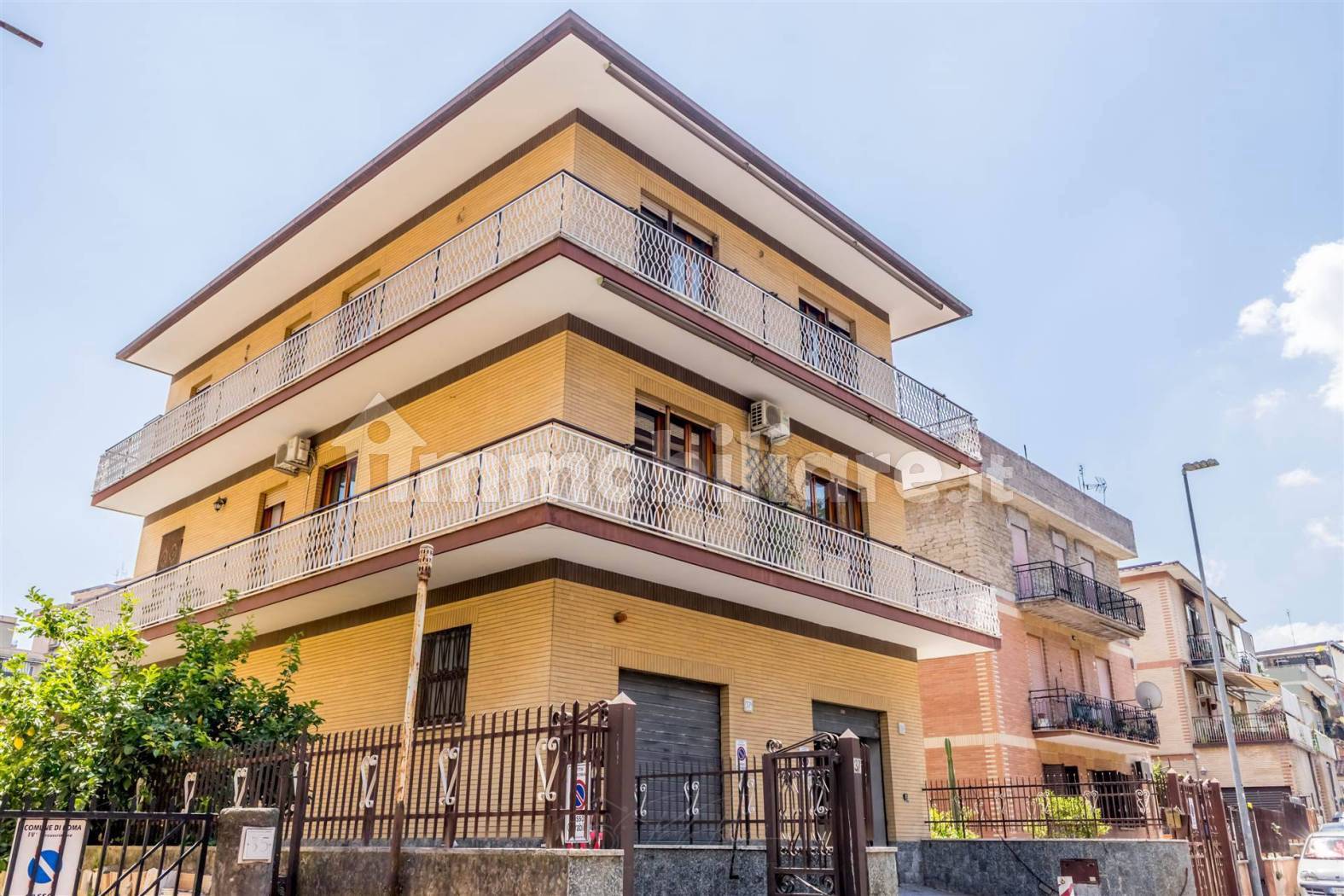 Palazzo - Edificio in vendita a Roma