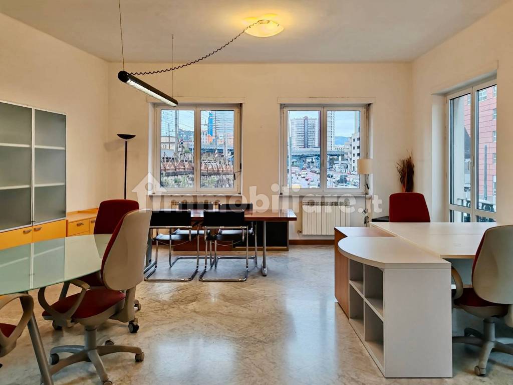 Ufficio - Studio via di Francia 33, Genova, Rif. 124305083 - Immobiliare.it