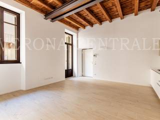 2-room flat via Scrimiari, Veronetta, Verona