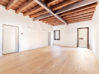 4-room flat via Scrimiari, Veronetta, Verona