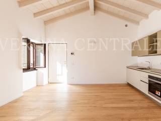 2-room flat via Scrimiari, Veronetta, Verona