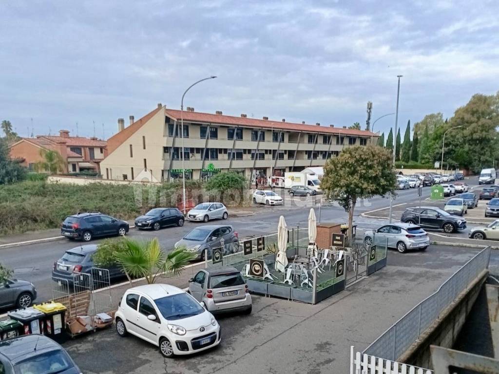 Bilocale via Umberto Giordano, Infernetto, Roma