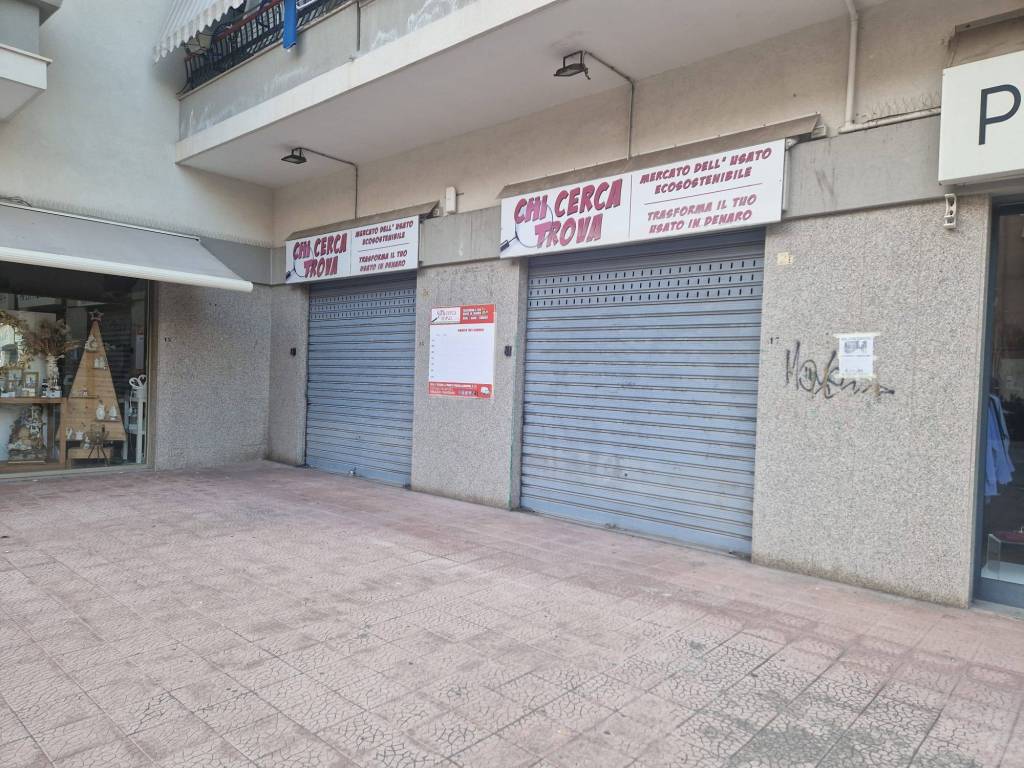 Trani - Locale commerciale piazza Dottor Alfredo Albanese 2/d