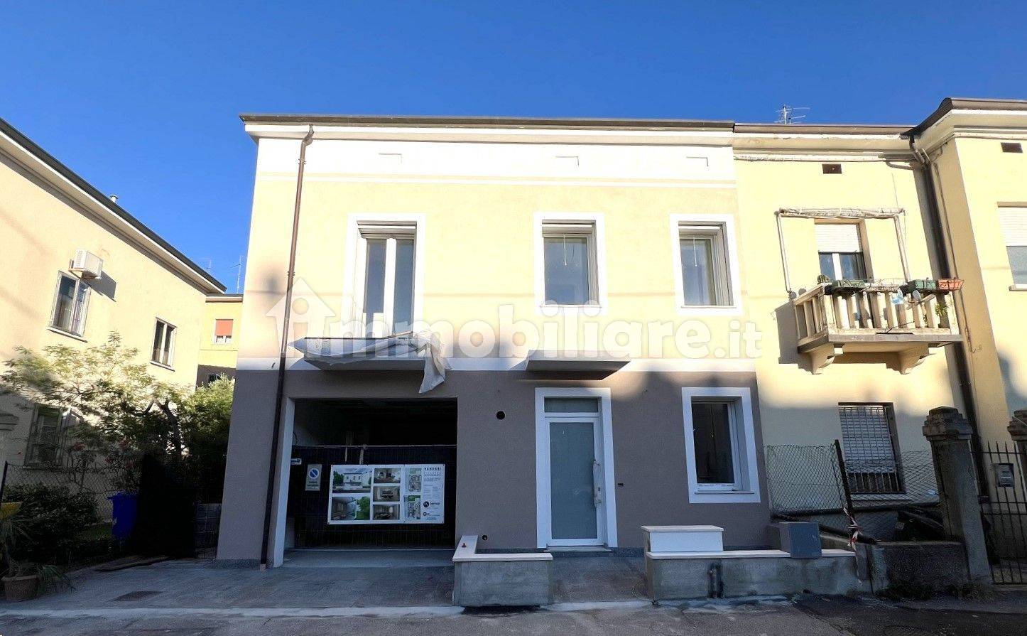 Casa indipendente in vendita a Verona