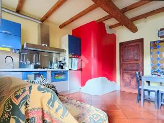 CDATA[Villa in vendita a Budrio: Classe energetica A4 Immersa in un parco di oltre 2.200 mq completamente recintato, proponiamo in vendita una villa indipendente dal design armonioso, tecnologicamente avanzata, riservata e progettata con particolare attenzione all'abbattimento delle barriere architettoniche. La proprietà si sviluppa su più livelli ed è dotata di ampi spazi porticati, ideali per vivere momenti conviviali all'aperto durante la bella stagione. Al piano terra troviamo un elegante sala con camino, una cucina abitabile luminosa, una zona pranzo polivalente , uno studio e comodi
1/16vetrina
1/45vetrina
1/43vetrina
1/41vetrina
1/31vetrina
1/33vetrina
1/24vetrina
1/30vetrina
1/14vetrina
1/44vetrina
![Cucina