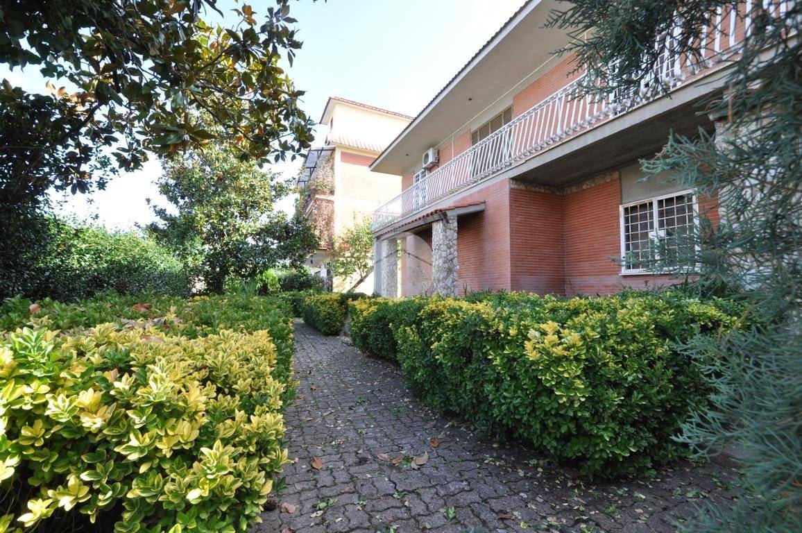 Palazzo - Edificio in vendita a Roma