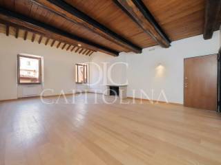 3-room flat via di Panico, Via Giulia, Rome