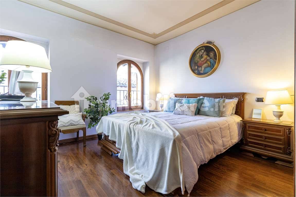 Reprezentativní byt s panoramatickou terasou v historickém centru Spoleto - 3
