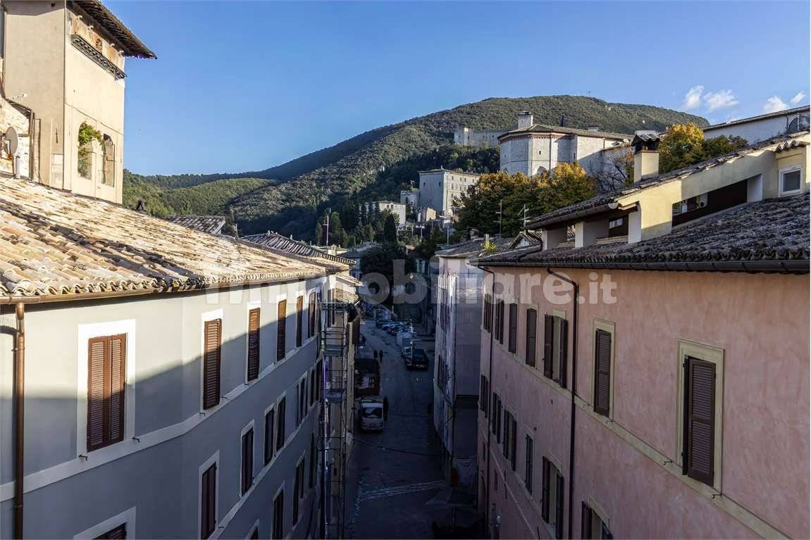 Reprezentativní byt s panoramatickou terasou v historickém centru Spoleto - 2