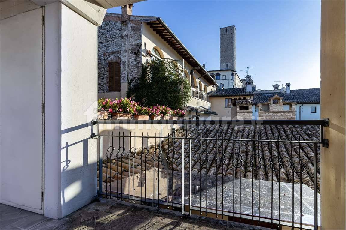 Reprezentativní byt s panoramatickou terasou v historickém centru Spoleto - 5