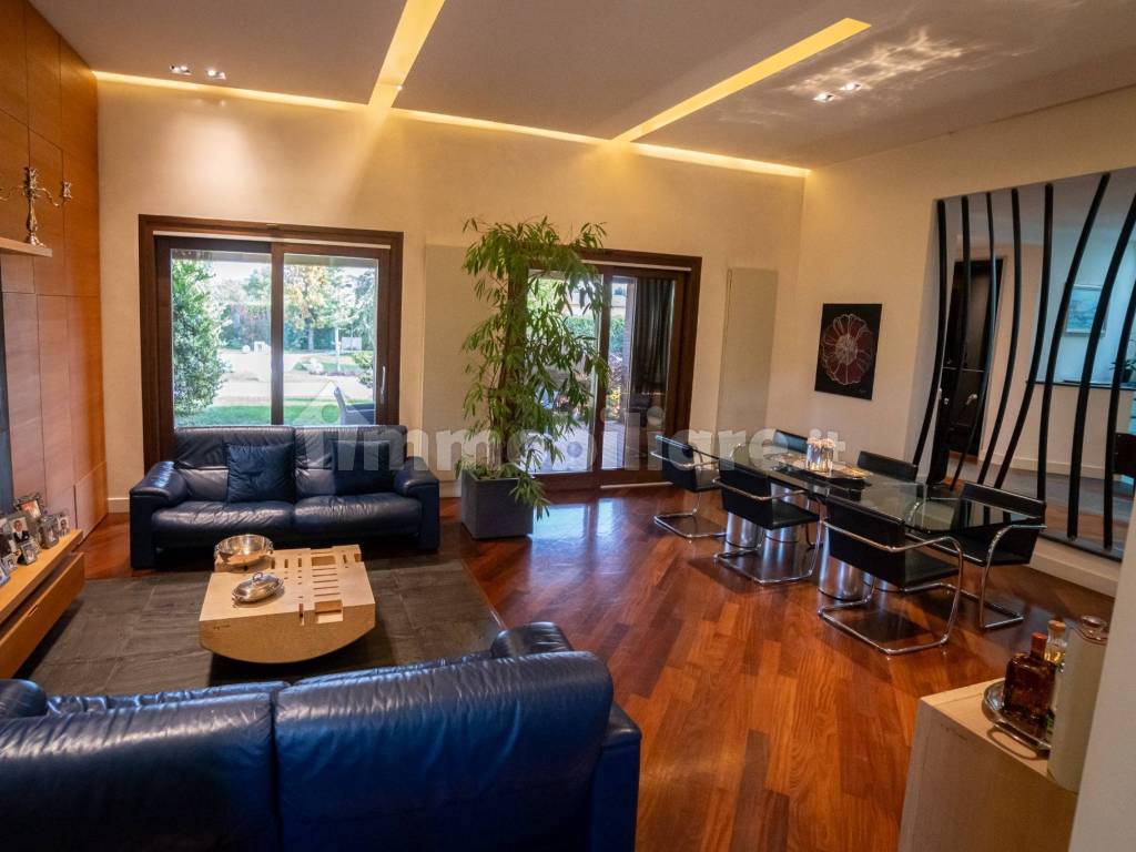 Salone