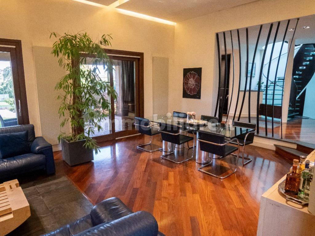 Salone