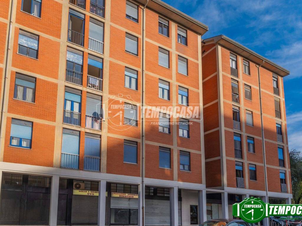 Bilocale via Longarone 18, Roserio, Milano