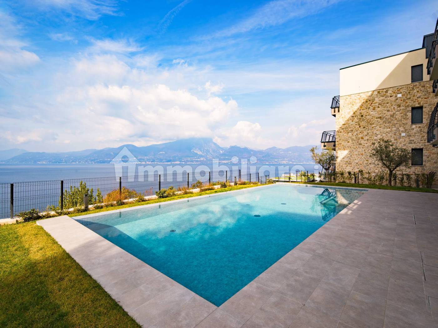 Appartamento in vendita a Torri del Benaco