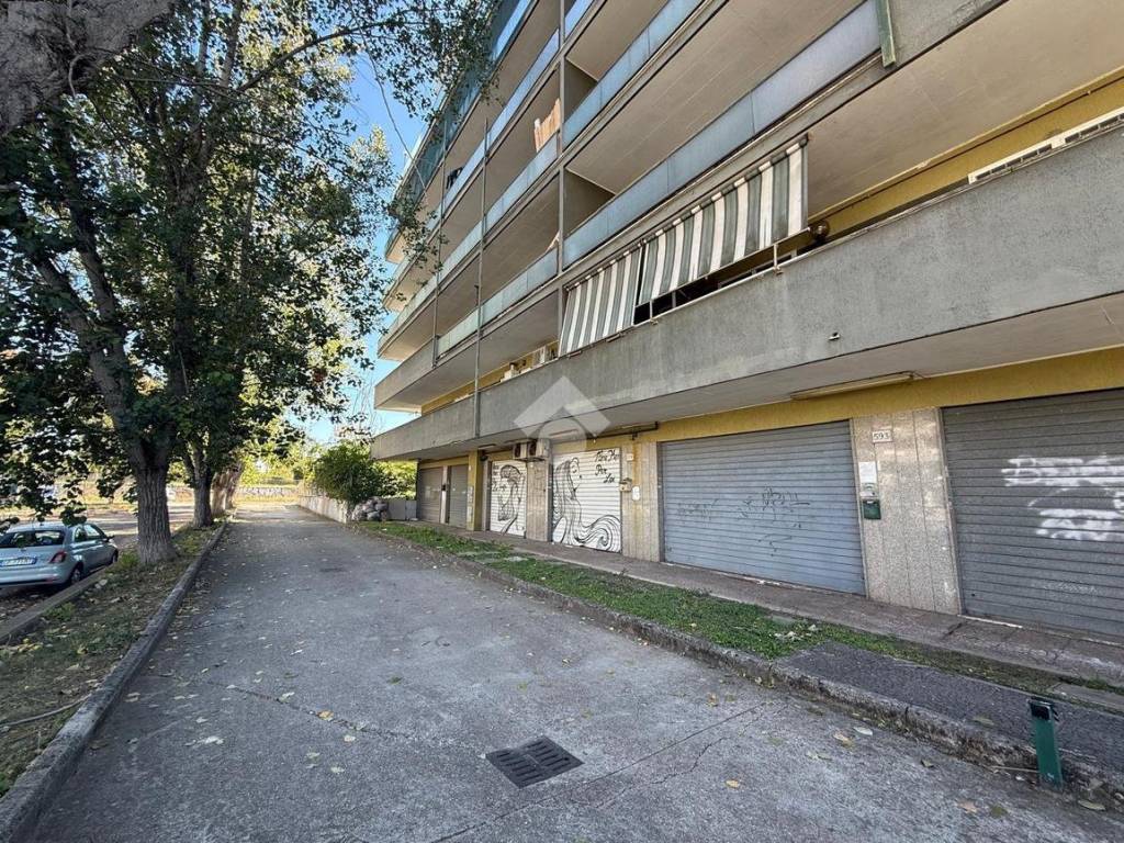 Monolocale negozio via di dragoncello 591, Acilia, Roma