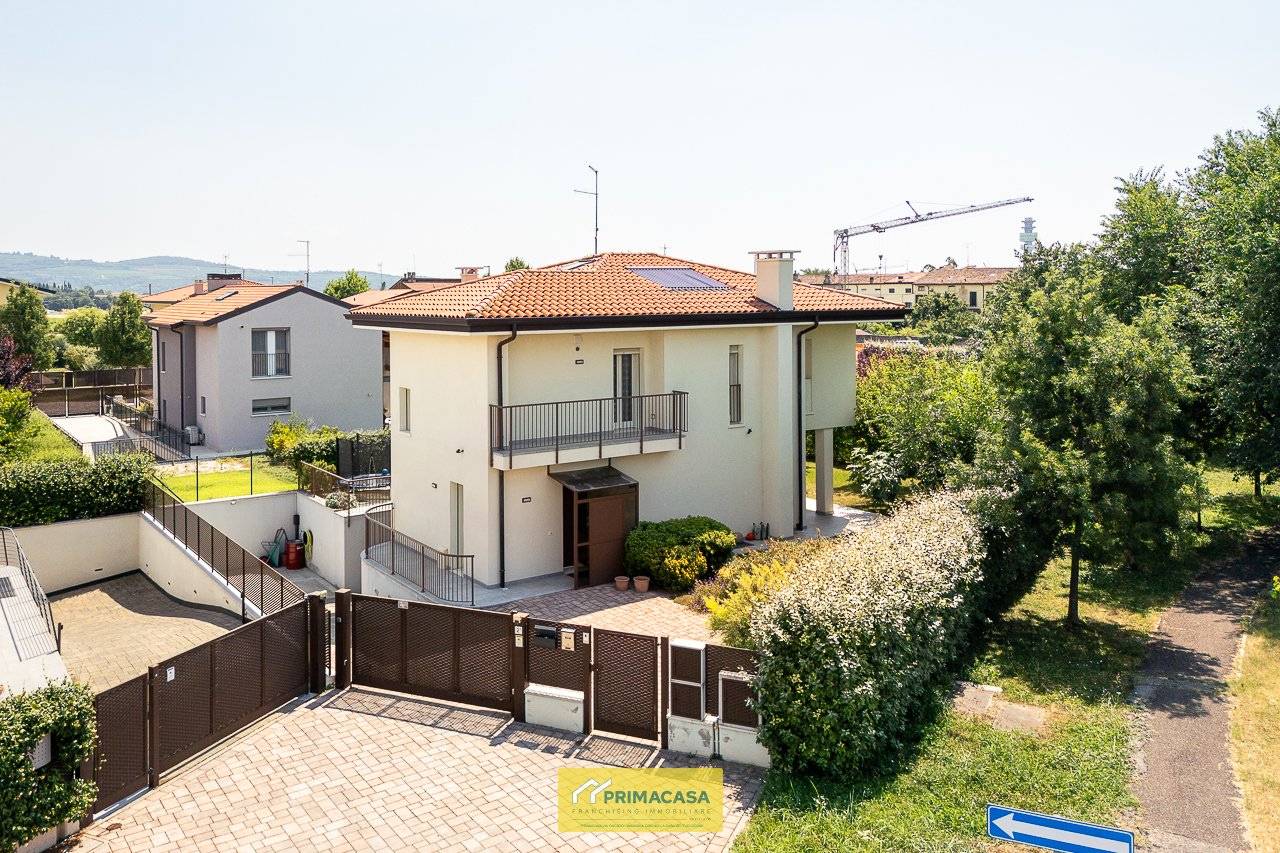 Villa in vendita a Verona
