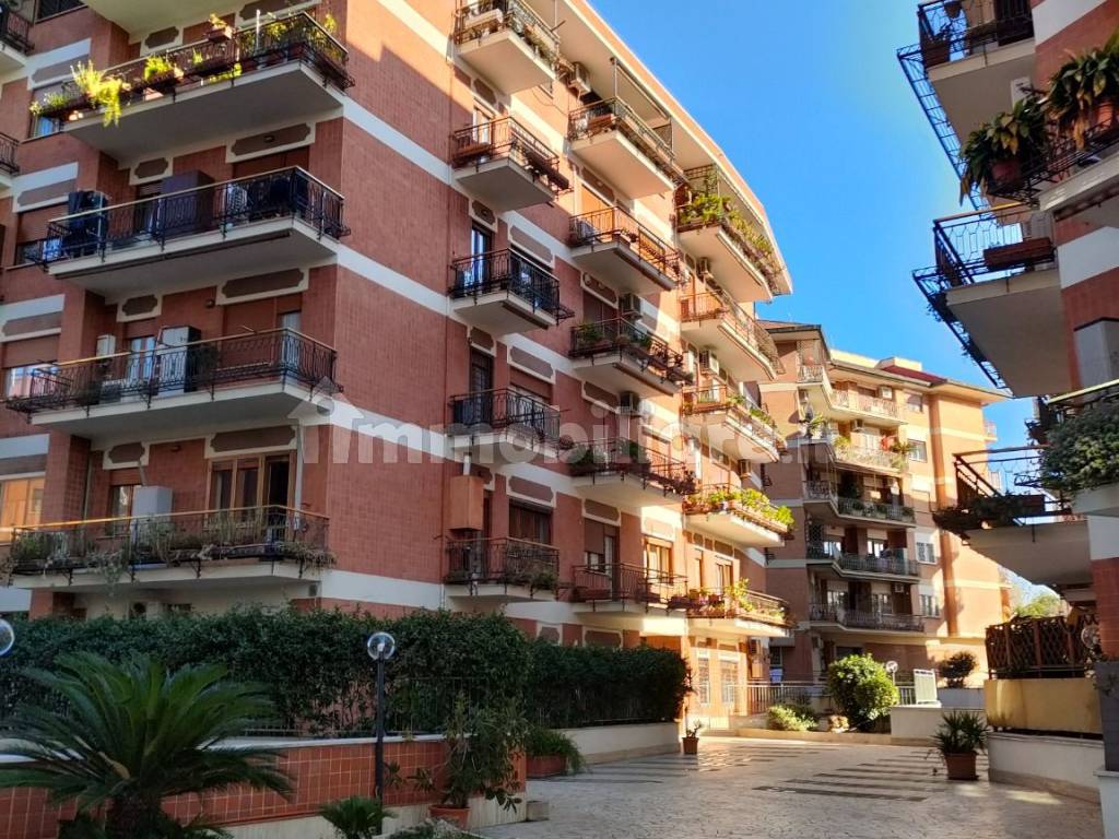 Trilocale via Appia Nuova 677, Colli Albani, Roma