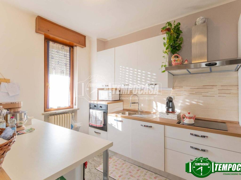 Vendita Appartamento Corbetta. Trilocale in via Fabio Filzi. Buono ...