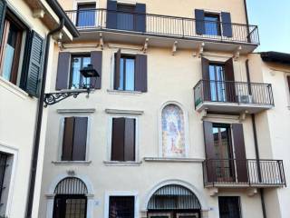 3-room flat via San Carlo 30, Veronetta, Verona