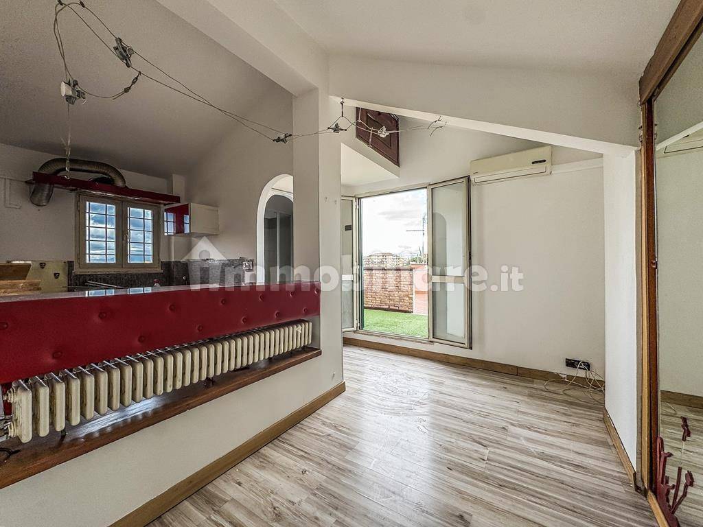 Casa Rondini Roma Vendita Attico in via delle Rondini Roma. Buono stato, con balcone, rif ...
