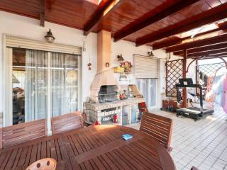 4-room flat via Diomede Carafa 58, Bagnoli, Naples