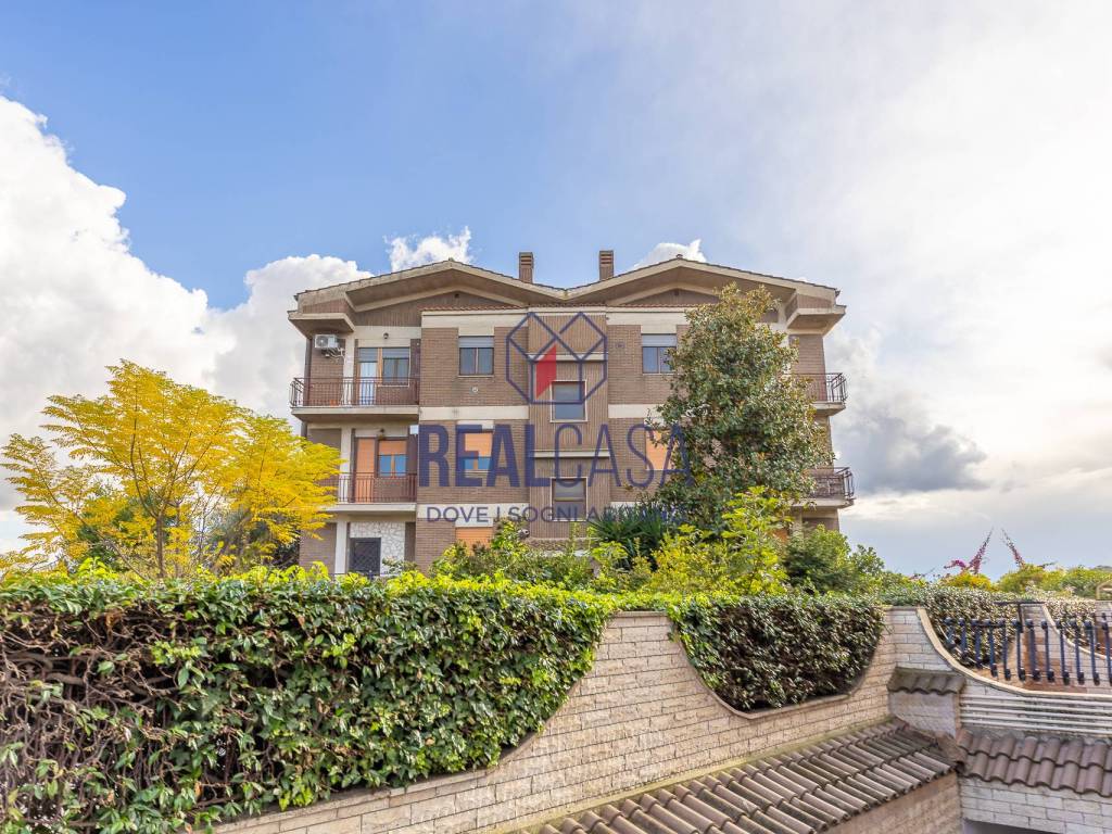 Quadrilocale via Bivongi 35, Anagnina, Roma