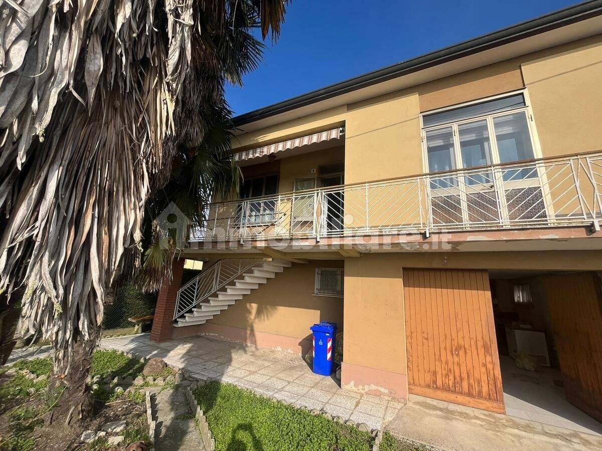 Villa in vendita a Riva del Po