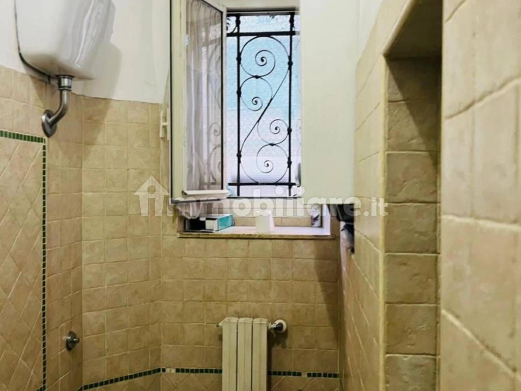 Trilocale buono stato, seminterrato, Appio Latino, Roma