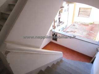 2-room flat Vico Santa Maria a Cappella Vecchia 11, Chiaia, Naples