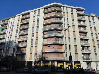 Trilocale viale Brenta 3, Lodi - Brenta, Milano
