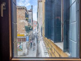 4-room flat Campo Sant'Anzolo, San Marco, Venice