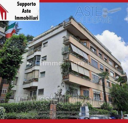 Appartamento in vendita a Roma