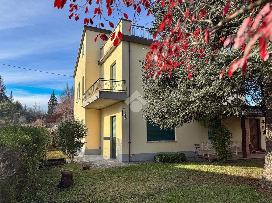 Samostatná vila se zahradou a panoramatickou terasou v Città di Castello