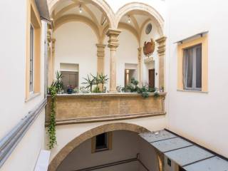 4-room flat via Montevergini, Tribunale, Palermo