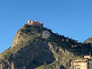 4-room flat via Don Orione 19, Montepellegrino, Palermo