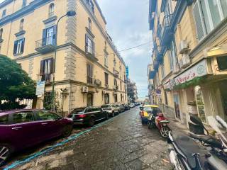 2-room flat via della Croce Rossa 28, Chiaia, Naples