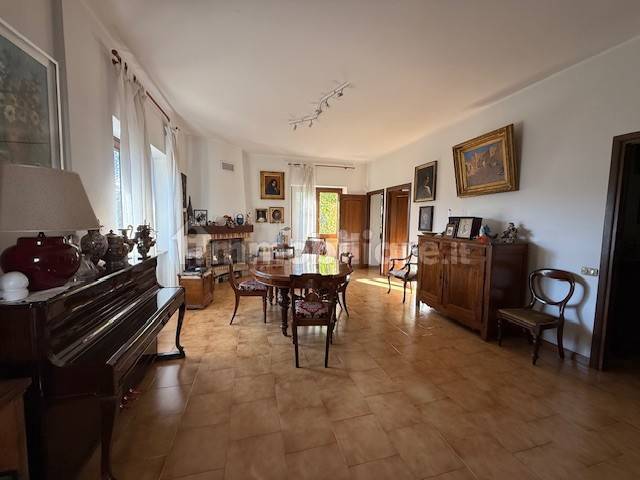 Salone