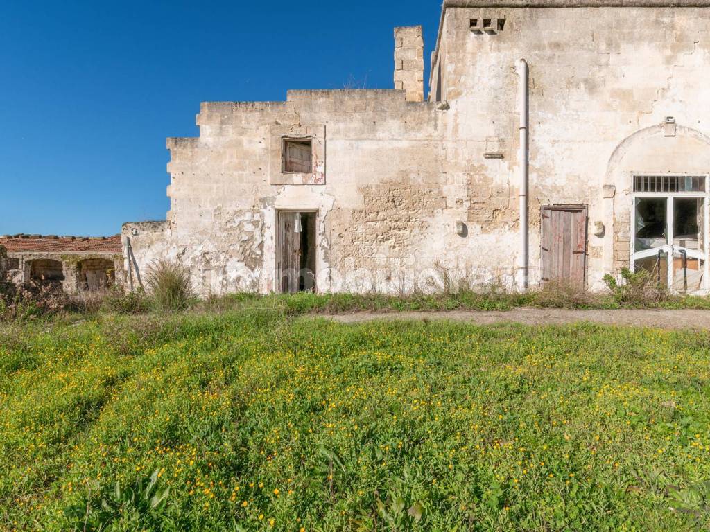 Vendita Masseria Ginosa Da Ristrutturare Posto Auto 800 M Rif 