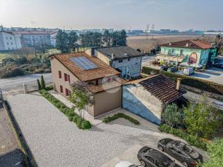 Multi-family detached house via Gardesane, Bassone, Verona